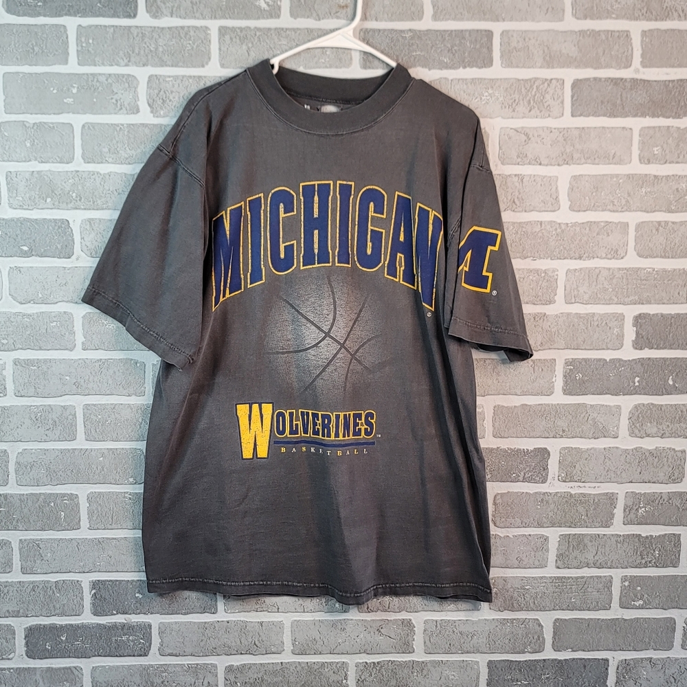 Michigan Wolverines Basketball Vintage 90's Fab 5 Era T-Shirt Men's Cut Tag